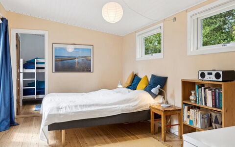 Heidl - 1.3Km to the Fjord: Möbel, Interior Design, Flooring, Fussboden, Holz, Decke, Zimmer, Schlafzimmer, Bett, Beleuchtung