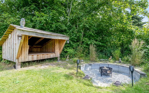 Binta - 800M from the Sea: Holz, Dach, Die Architektur, Zuhause, Haus, Hütte, Abstellgleis, Hartholz, Steigung, Estate