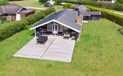 Guthmund - 400M from the Sea