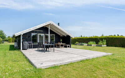 Guthmund - 400M from the Sea