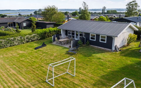Gudrun - 250M from the Sea: Möbel, Interior Design, Flooring, Fussboden, Decke, Zimmer, Stuhl, Tabelle, Wohnung, Küche & Esszimmer Tisch