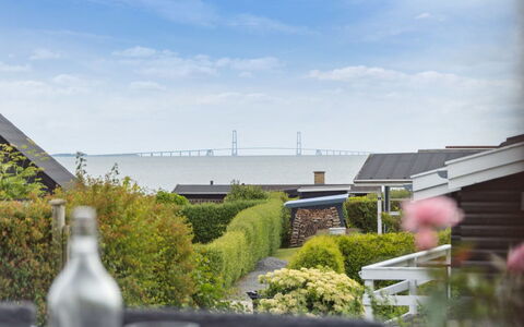 Diddi - 170M from the Sea: Holz, Zuhause, Veranda, Deck, Hartholz, Dach, Holzbeize, Holzboden, Eco Hotel