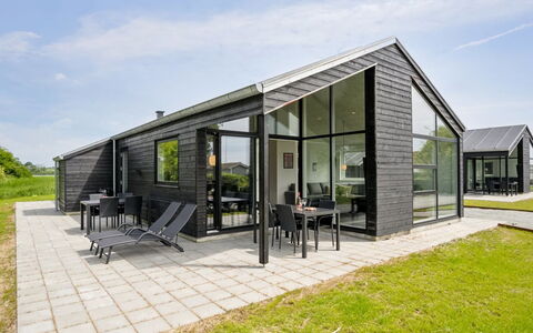 Stygg - 75M from the Sea: Blau, Strauch, Hütte, Ground, Garten, Estate, Schatten, Landscaping, Bauernhaus, Eco Hotel