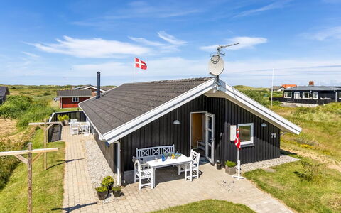 Hariet - 300M from the Sea: Dachdecken, Hütte, Haus, Dach, Zuhause, Bauernhaus, Hütte, Estate, Dorf