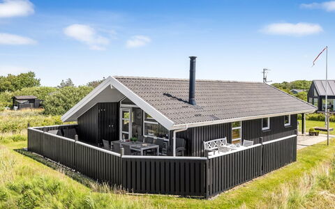 Hariet - 300M from the Sea: Dachdecken, Hütte, Haus, Dach, Zuhause, Bauernhaus, Hütte, Estate, Dorf