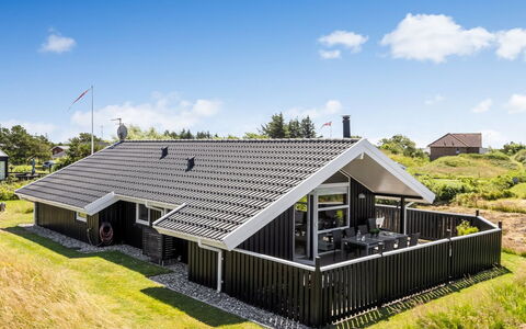 Hariet - 300M from the Sea: Dachdecken, Hütte, Haus, Dach, Zuhause, Bauernhaus, Hütte, Estate, Dorf