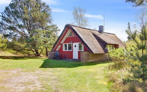 Efimija - 1.4Km from the Sea: Hütte, Ländliches Gebiet, Steigung, Bauernhaus, Dorf, Dachdecken, Hütte, Scheune, Schuppen