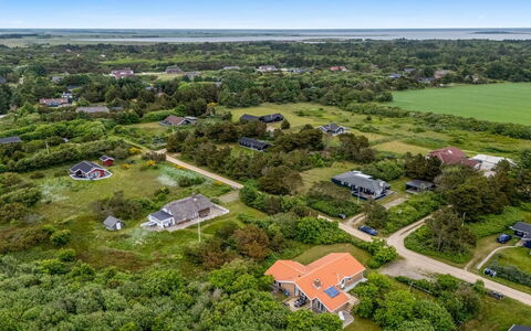 Dorithea - 1.3Km from the Sea: Vogelperspektive, Wohngebiet, Landschaft, Luftaufnahmen, Zuhause, Haus, Grundstueck, Ländliches Gebiet, Einfach, Estate