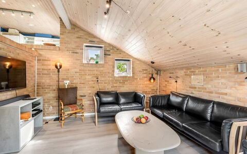 Dorithea - 1.3Km from the Sea: Möbel, Couch, Holz, Interior Design, Decke, Wohnzimmer, Beleuchtung, Light Fixture, Zimmer