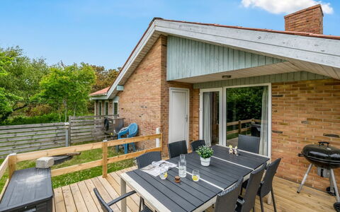 Dorithea - 1.3Km from the Sea: Zuhause, Hütte, Estate, Holzbeize, Veranda, Hartholz, Stuhl, Deck, Garten, Bauernhaus