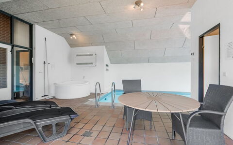 Aage - 1.7Km from the Sea: Möbel, Interior Design, Flooring, Fussboden, Decke, Zimmer, Stuhl, Tabelle, Wohnung, Küche & Esszimmer Tisch