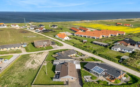 Mads - 400M from the Sea: Wohngebiet, Vogelperspektive, Grundstueck, Luftaufnahmen, Vorort, Estate, Stockfotografie