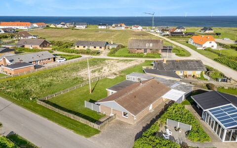 Mads - 400M from the Sea: Wohngebiet, Dach, Haus, Zuhause, Die Architektur, Vogelperspektive, Landschaft, Grundstueck, Vorort, Einfach
