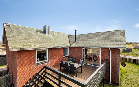Hilppa - 400M from the Sea: Holz, Zuhause, Veranda, Deck, Hartholz, Dach, Holzbeize, Holzboden, Eco Hotel