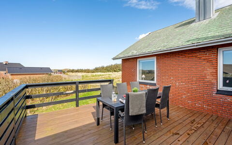 Hilppa - 400M from the Sea: Holz, Zuhause, Veranda, Deck, Hartholz, Dach, Holzbeize, Holzboden, Eco Hotel