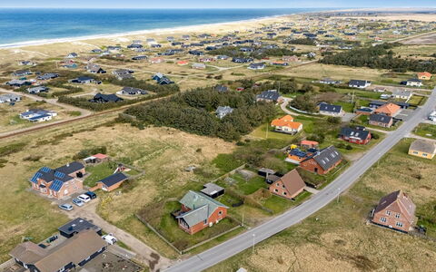 Hilppa - 400M from the Sea: Holz, Zuhause, Veranda, Deck, Hartholz, Dach, Holzbeize, Holzboden, Eco Hotel