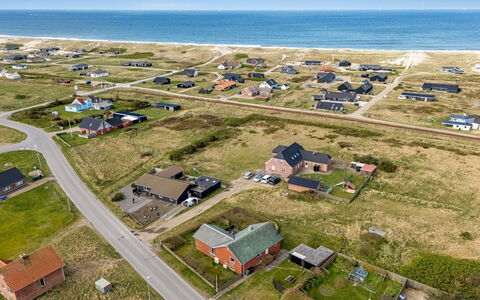 Hilppa - 400M from the Sea: Holz, Zuhause, Veranda, Deck, Hartholz, Dach, Holzbeize, Holzboden, Eco Hotel