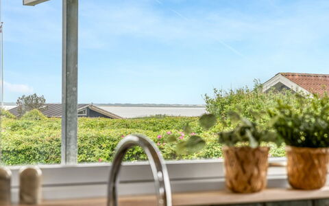 Gedda - from the Sea: Blau, Strauch, Hütte, Ground, Garten, Estate, Schatten, Landscaping, Bauernhaus, Eco Hotel