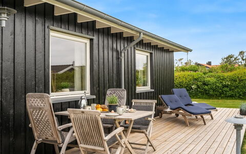 Gedda - from the Sea: Blau, Strauch, Hütte, Ground, Garten, Estate, Schatten, Landscaping, Bauernhaus, Eco Hotel