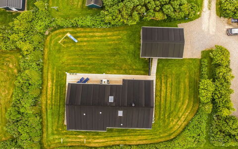 Gedda - from the Sea: Blau, Strauch, Hütte, Ground, Garten, Estate, Schatten, Landscaping, Bauernhaus, Eco Hotel