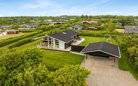 Gedda - from the Sea: Blau, Strauch, Hütte, Ground, Garten, Estate, Schatten, Landscaping, Bauernhaus, Eco Hotel