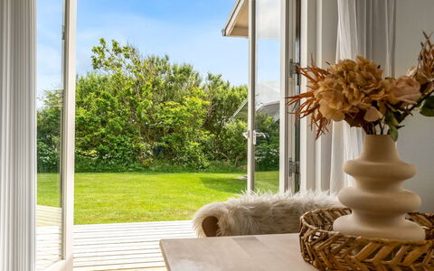 Gedda - from the Sea: Blau, Strauch, Hütte, Ground, Garten, Estate, Schatten, Landscaping, Bauernhaus, Eco Hotel