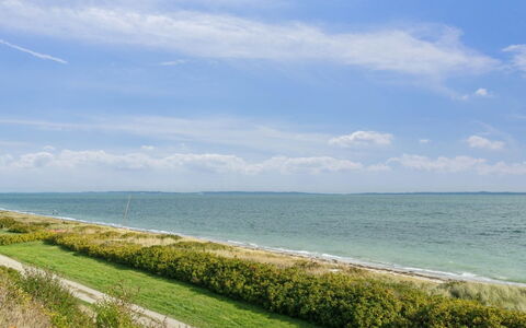 Jolanta - 20M from the Sea: Himmel, Blau, Daytime, Gewässer, Natürlichen Umgebung, Grün, Horizont, Küste, Meer, Küsten Und Ozeanische Forms