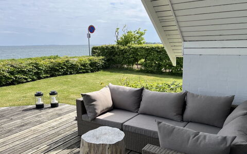 Jolanta - 20M from the Sea: Holz, Zuhause, Veranda, Deck, Hartholz, Dach, Holzbeize, Holzboden, Eco Hotel