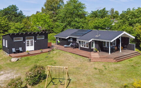 Sheemen - 900M from the Sea: Dach, Haus, Zuhause, Hütte, Tür, Abstellgleis, Deck, Veranda, Planke, Hartholz