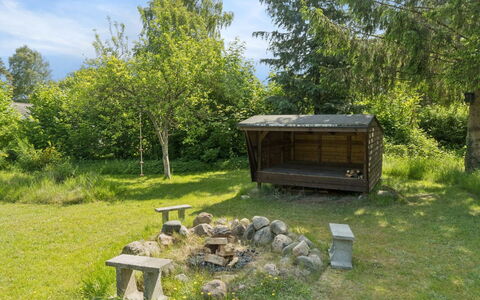 Sheemen - 900M from the Sea: Dach, Haus, Zuhause, Hütte, Tür, Abstellgleis, Deck, Veranda, Planke, Hartholz