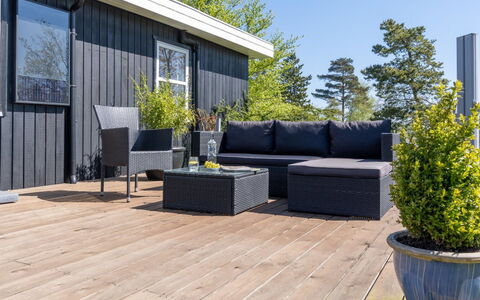 Ønd - 600M from the Sea: Möbel, Interior Design, Flooring, Fussboden, Decke, Zimmer, Stuhl, Tabelle, Wohnung, Küche & Esszimmer Tisch