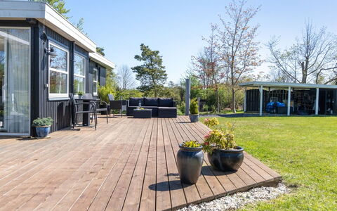 Ønd - 600M from the Sea: Möbel, Interior Design, Flooring, Fussboden, Decke, Zimmer, Stuhl, Tabelle, Wohnung, Küche & Esszimmer Tisch