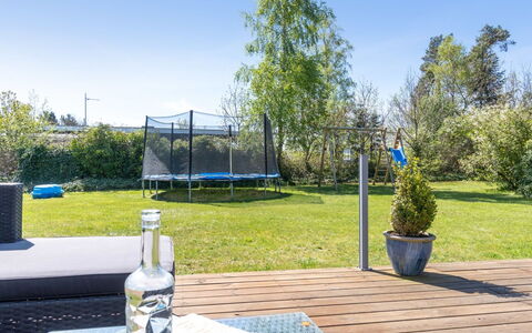 Ønd - 600M from the Sea: Möbel, Interior Design, Flooring, Fussboden, Decke, Zimmer, Stuhl, Tabelle, Wohnung, Küche & Esszimmer Tisch