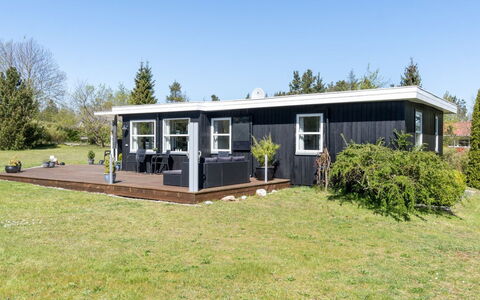 Ønd - 600M from the Sea: Möbel, Interior Design, Flooring, Fussboden, Decke, Zimmer, Stuhl, Tabelle, Wohnung, Küche & Esszimmer Tisch
