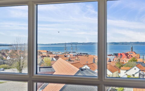 Fania - 500M from the Sea: Dach, Haus, Zuhause, Hütte, Tür, Abstellgleis, Deck, Veranda, Planke, Hartholz