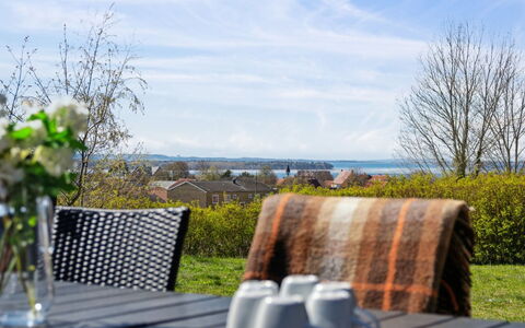 Fania - 500M from the Sea: Dach, Haus, Zuhause, Hütte, Tür, Abstellgleis, Deck, Veranda, Planke, Hartholz