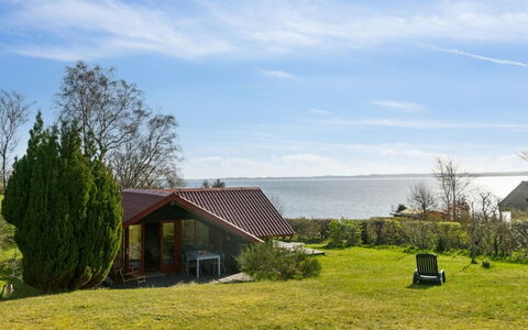 Asel - 25M from the Sea: Dach, Zuhause, Tür, Hütte, Schatten, Abstellgleis, Garten, Estate, Hinterhof