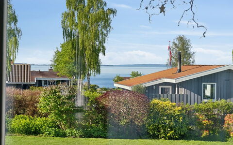 Manfred - 250M from the Sea: Schwimmbad, Gartenmöbel, Möbel, Resort, Flagstone, Eco Hotel, Schatten, Stuhl, Freizeit, Estate