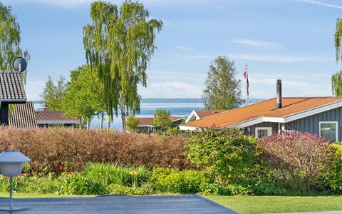 Manfred - 250M from the Sea: Schwimmbad, Gartenmöbel, Möbel, Resort, Flagstone, Eco Hotel, Schatten, Stuhl, Freizeit, Estate