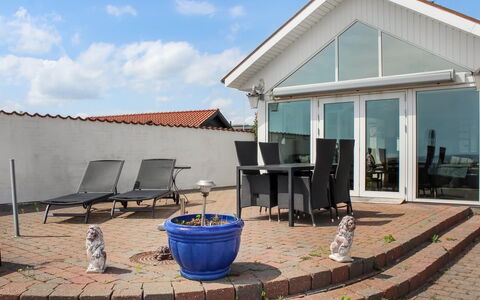 Michel - 25M from the Sea: Zuhause, Wolke, Tür, Schatten, Balkon, Gartenmöbel, Daylighting, Stuhl, Deck, Outdoor Struktur