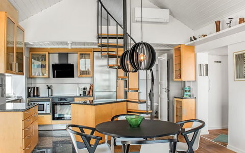 Michel - 25M from the Sea: Möbel, Interior Design, Holz, Flooring, Decke, Küche, Beleuchtung, Stuhl, Light Fixture, Fussboden