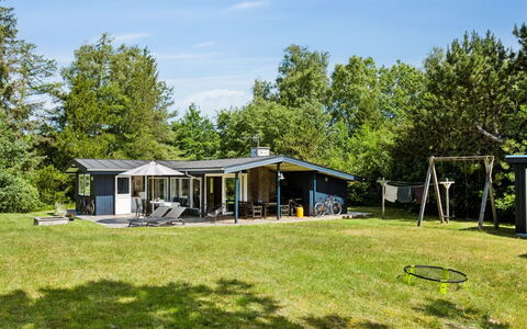 Aleta - 600M from the Sea: Haus, Zuhause, Tür, Dach, Hütte, Estate, Garten, Schatten, Abstellgleis, Garten