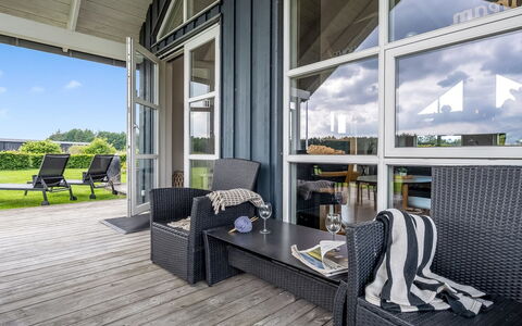 Bernice - 900M from the Sea: Dach, Haus, Zuhause, Hütte, Tür, Abstellgleis, Deck, Veranda, Planke, Hartholz