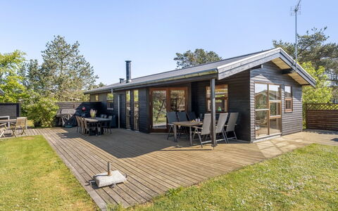 Gligorij - 450M from the Sea: Möbel, Interior Design, Flooring, Fussboden, Decke, Zimmer, Stuhl, Tabelle, Wohnung, Küche & Esszimmer Tisch