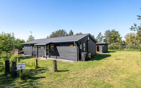 Gligorij - 450M from the Sea: Möbel, Interior Design, Flooring, Fussboden, Decke, Zimmer, Stuhl, Tabelle, Wohnung, Küche & Esszimmer Tisch
