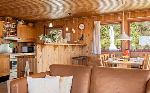 Bedri - 150M from the Sea: Möbel, Holz, Interior Design, Decke, Zimmer, Zuhause, Flooring, Wohnzimmer, Fussboden, Hartholz