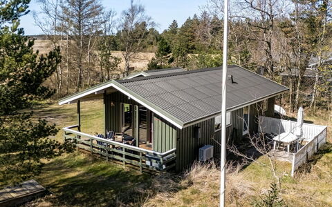 Bedri - 150M from the Sea: Haus, Dach, Zuhause, Hütte, Ländliches Gebiet, Gartenbauten, Abstellgleis, Schuppen, Veranda
