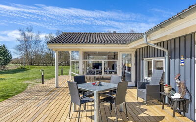 Anastaja - 550M from the Sea