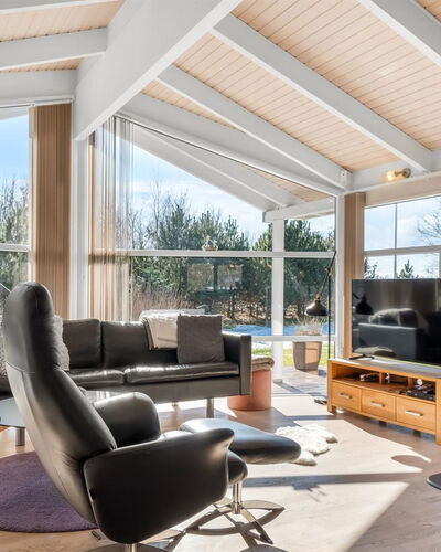 Anastaja - 550M from the Sea