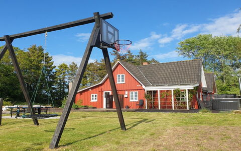 Ieva - 3.9Km from the Sea: Zuhause, Wohngebiet, Haus, Hütte, Dach, Grundstueck, Abstellgleis, Garten, Estate, Rasen